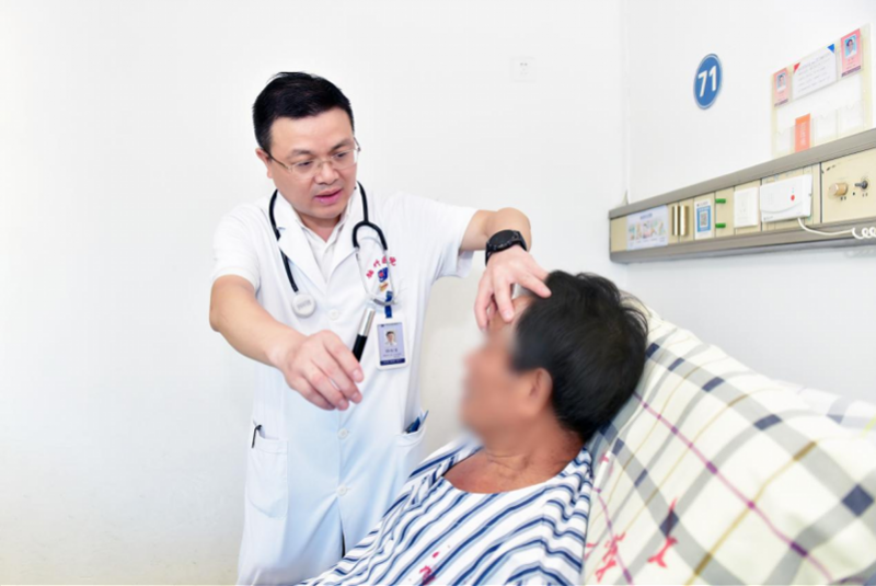 “我看到可乐就想喝！”男子每天至少喝4罐可乐、一包烟，回乡为母亲祝寿时亲友觉得他“脸色不对”，急忙送医，确诊脑梗死；医生提醒
