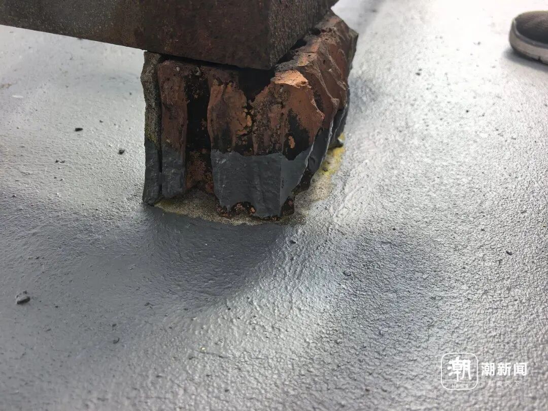杭州一小区数十台太阳能热水器管线被剪断，电线铜芯裸露，多余线材丢失，目前居民已报警