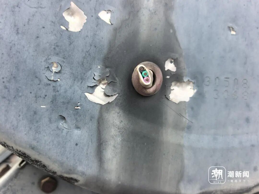 杭州一小区数十台太阳能热水器管线被剪断，电线铜芯裸露，多余线材丢失，目前居民已报警