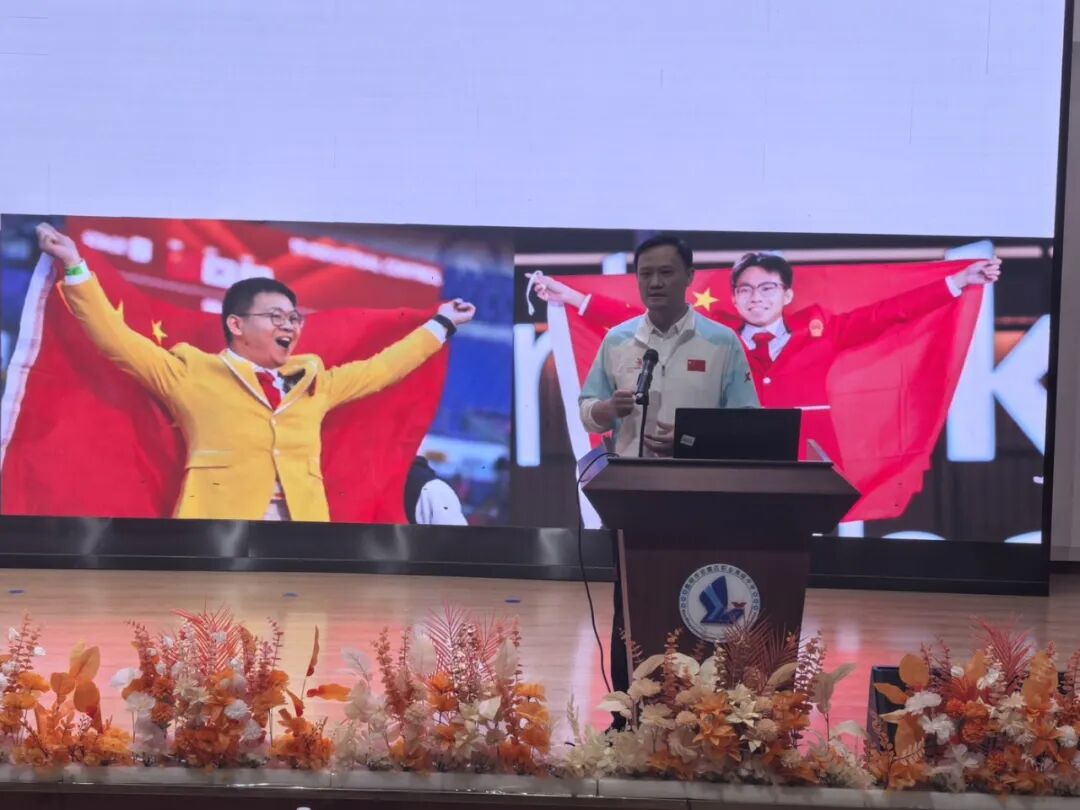 当世赛冠军走进昆明这两所学校 课堂上响起了阵阵惊叹
