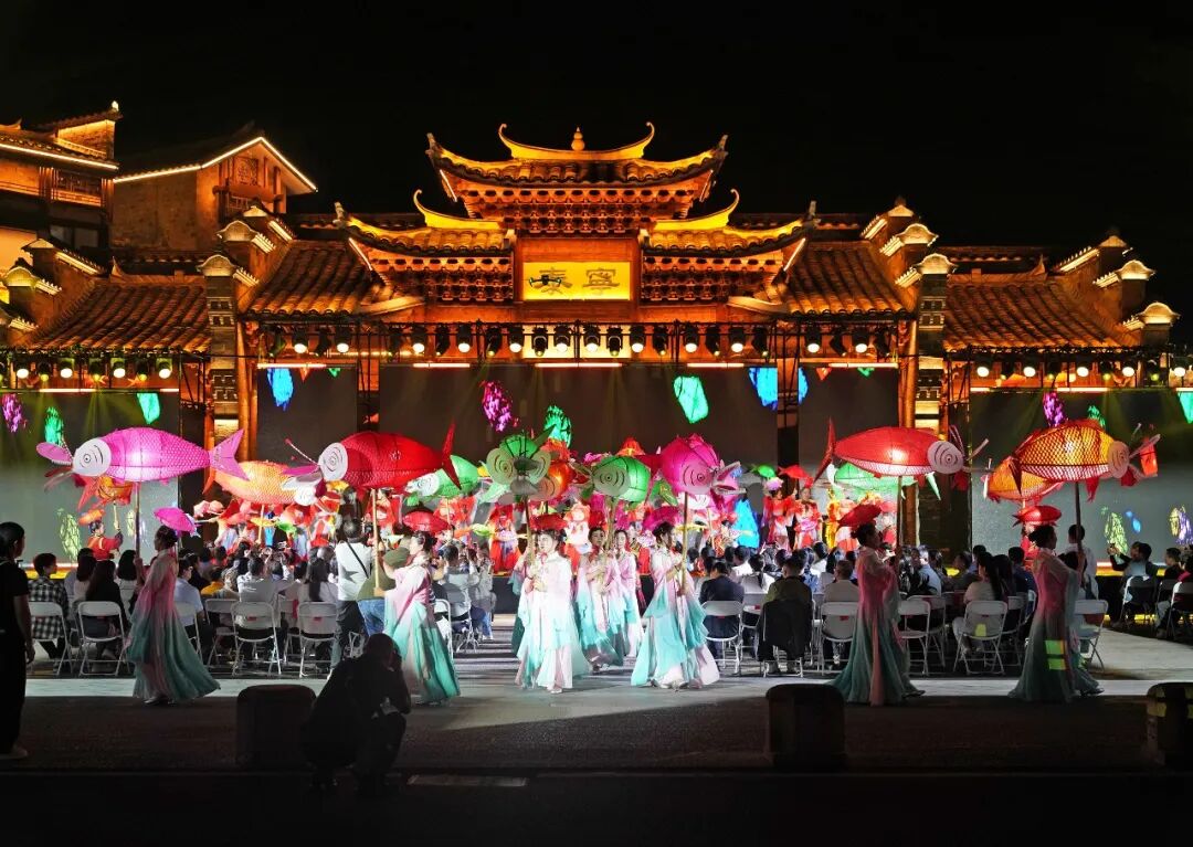 “古城新声·国际潮演”惠民演出在三明泰宁举办